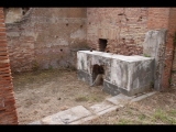 07684 ostia - regio iv - insula ii - terme del faro (iv,ii,1) - raum (2) - bar.jpg